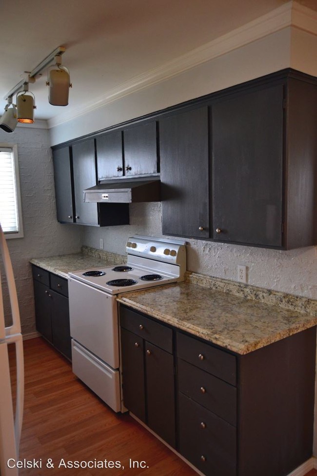 Building Photo - 44 E Sunset Dr