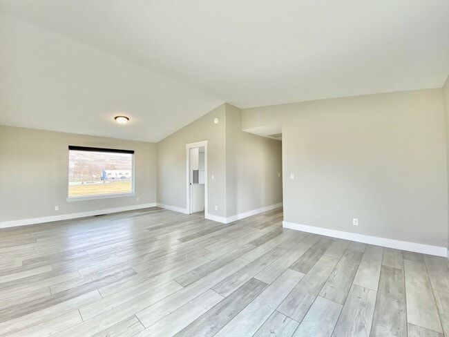 Foto del edificio - Comfort, Convenience & a Backyard Built to Entertain