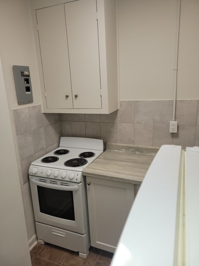 Building Photo - 2-Bedroom apartment for rent by the lake