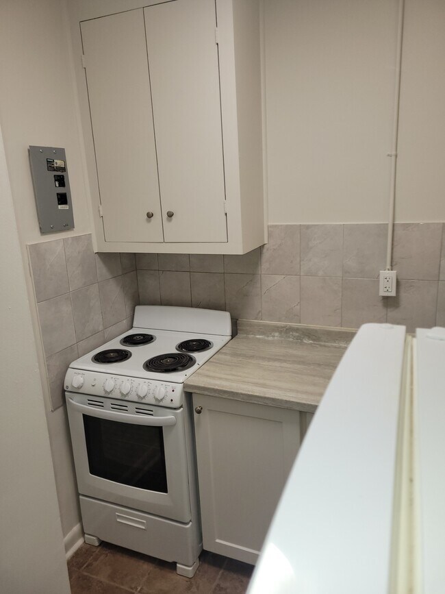 Photo du bâtiment - 2-Bedroom apartment for rent by the lake