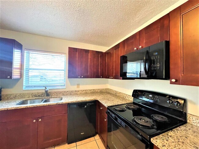 Foto del edificio - 11332 Walsingham Rd