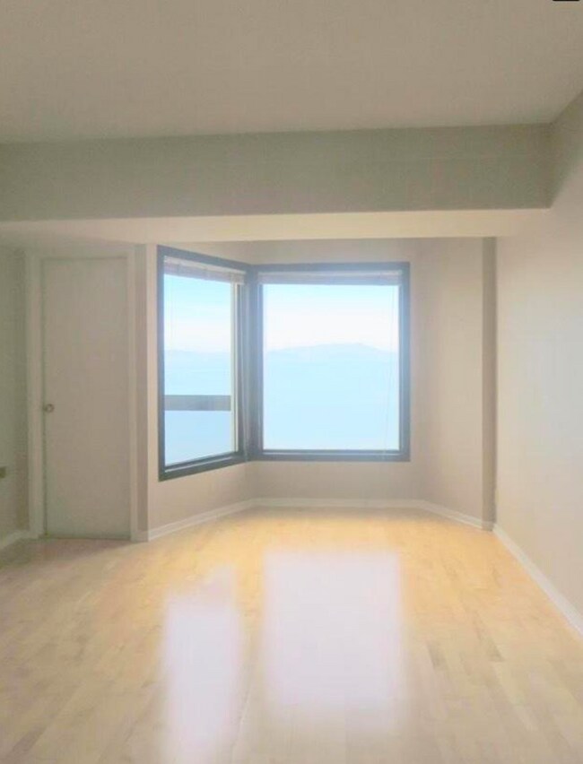 Foto del edificio - 6363 Christie Ave