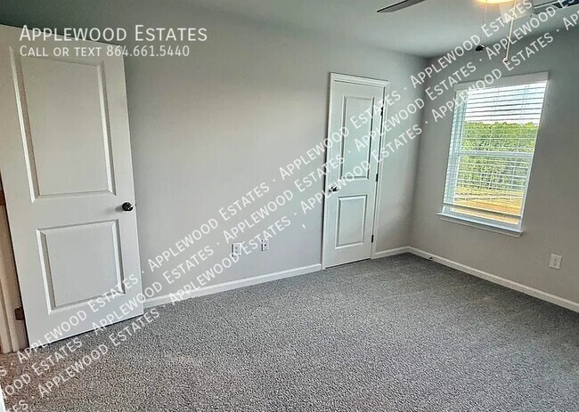 Foto del edificio - 1265 Forestbrook Ln