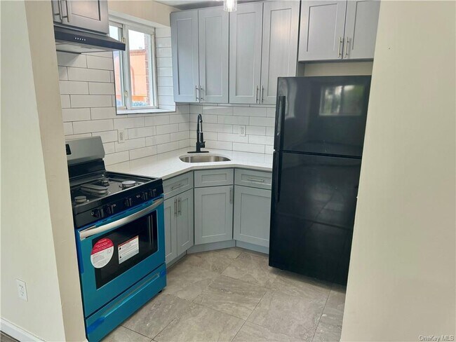 Foto del edificio - 1112 E 211th St