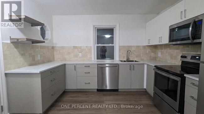 Photo du bâtiment - 249 E 18th St