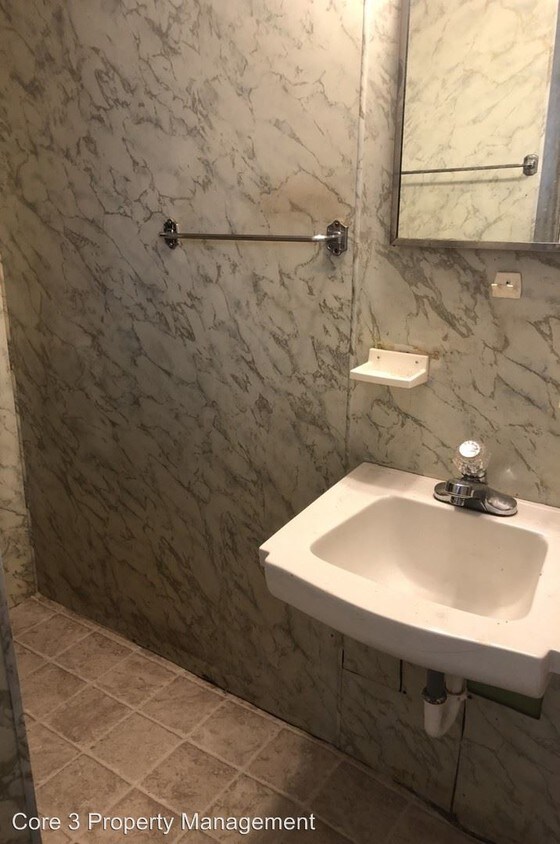 Building Photo - 614 E Walnut St