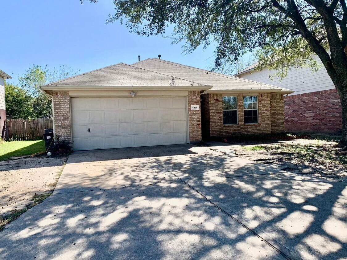 Foto principal - 6019 Fallmont Dr