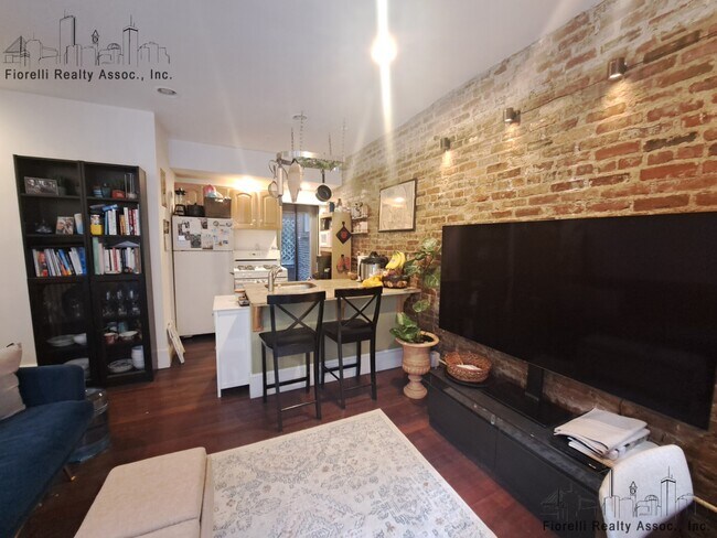 Building Photo - 22 Henchman St