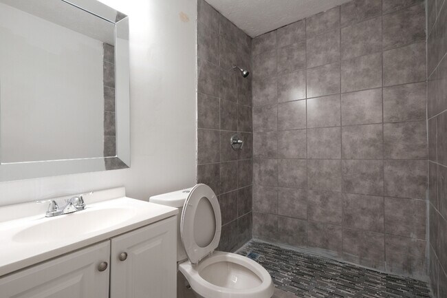 Building Photo - Spacious 4br Ranch Home