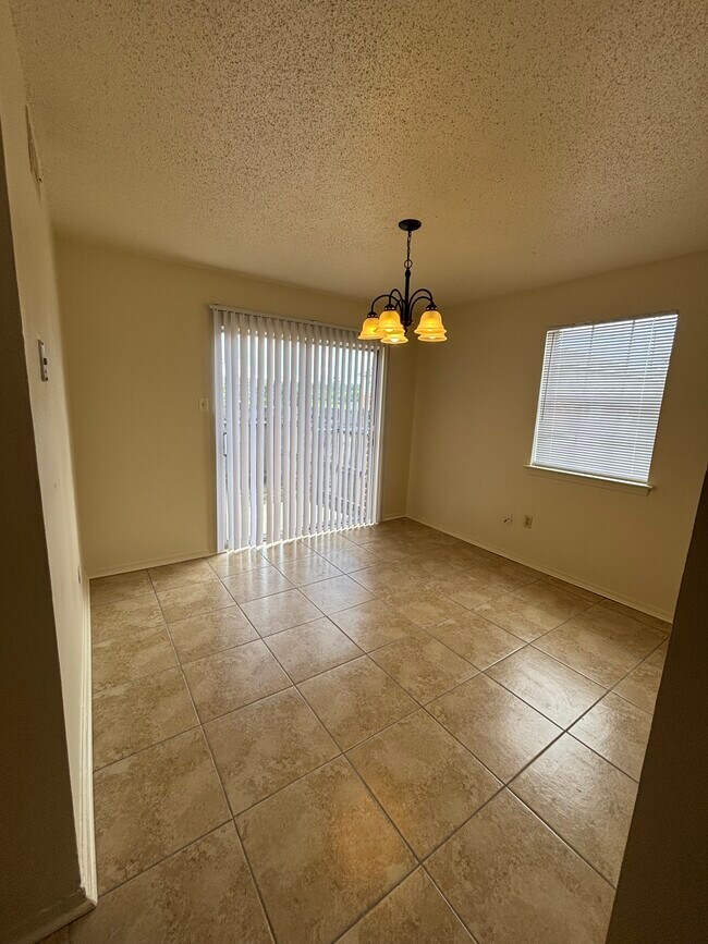 Foto del edificio - 4104 Lac Bienville Dr