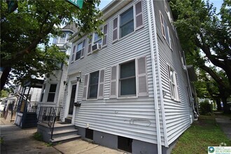 Building Photo - 401 Cattell St