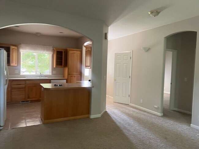 Foto del edificio - River Road Craftsman Style Home