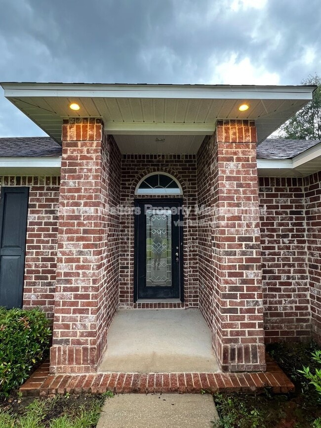 Building Photo - 6017 Autumn Pines Cir