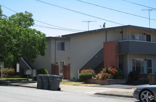 Building Photo - 387 Clifton Ave
