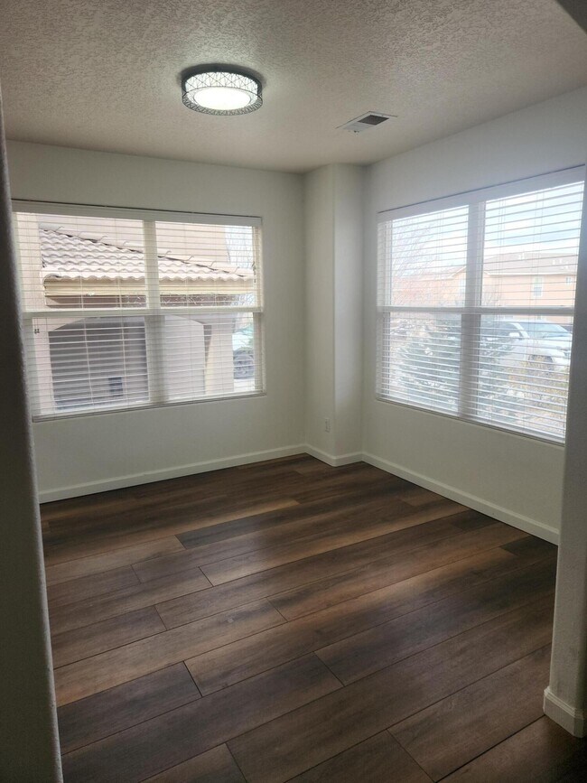 Foto del edificio - 1943 Busher St SE