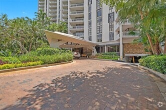 Building Photo - 2000 Towerside Terrace