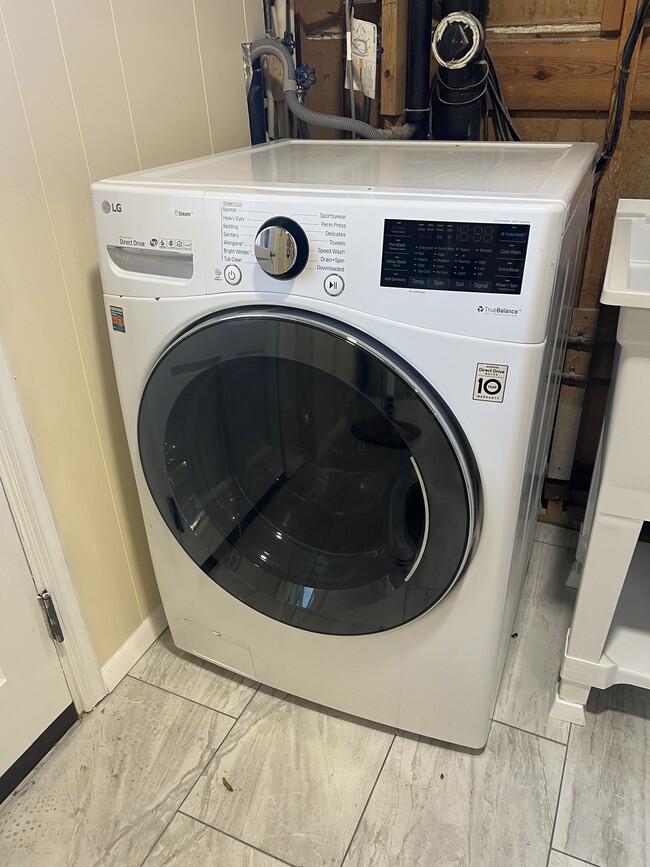 Building Photo - 7902 Richfield Rd