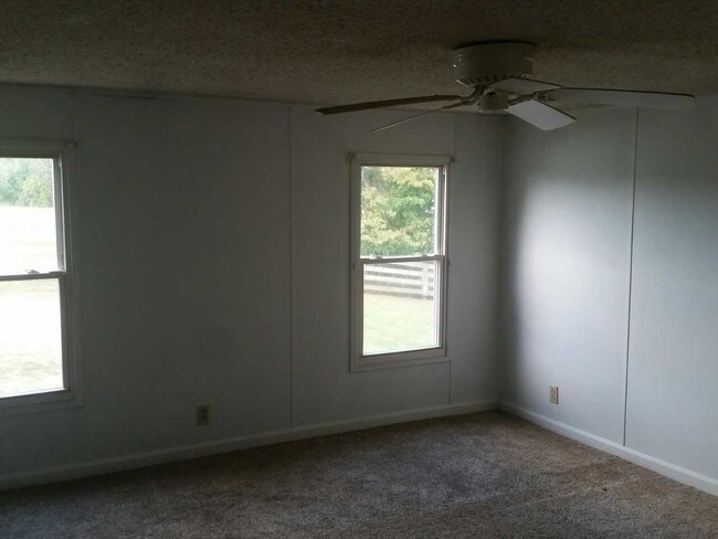 Building Photo - 15098 Madison Pike
