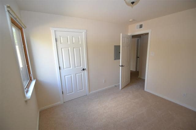 Building Photo - Ground Level 2 Bedroom 2 Bathroom at San Mateo!