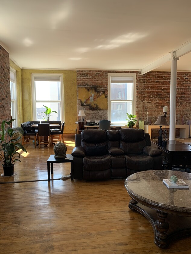 Primary Photo - 115 N Prospect St