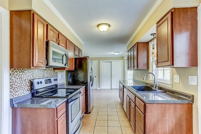 Building Photo - 2534 Mimosa Tree Dr