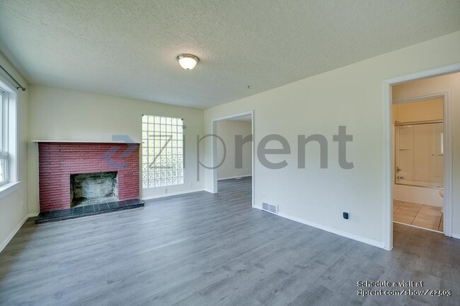 Building Photo - 17 SW 130th Pl