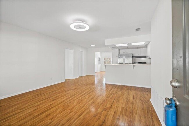 Foto del edificio - 7707 Watson St