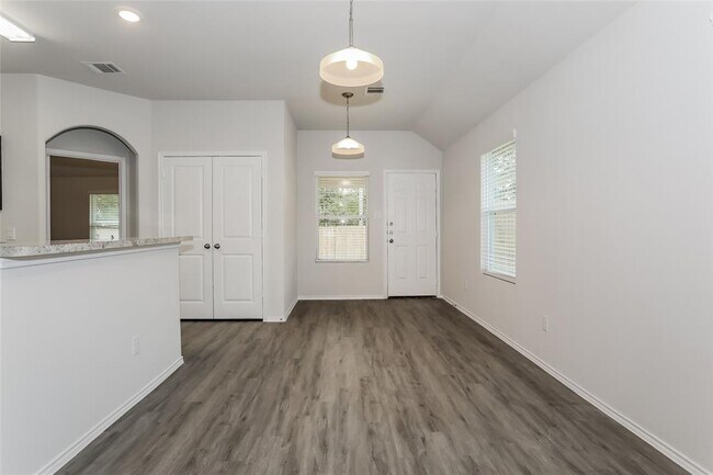 Building Photo - 14064 Lahontan Dr
