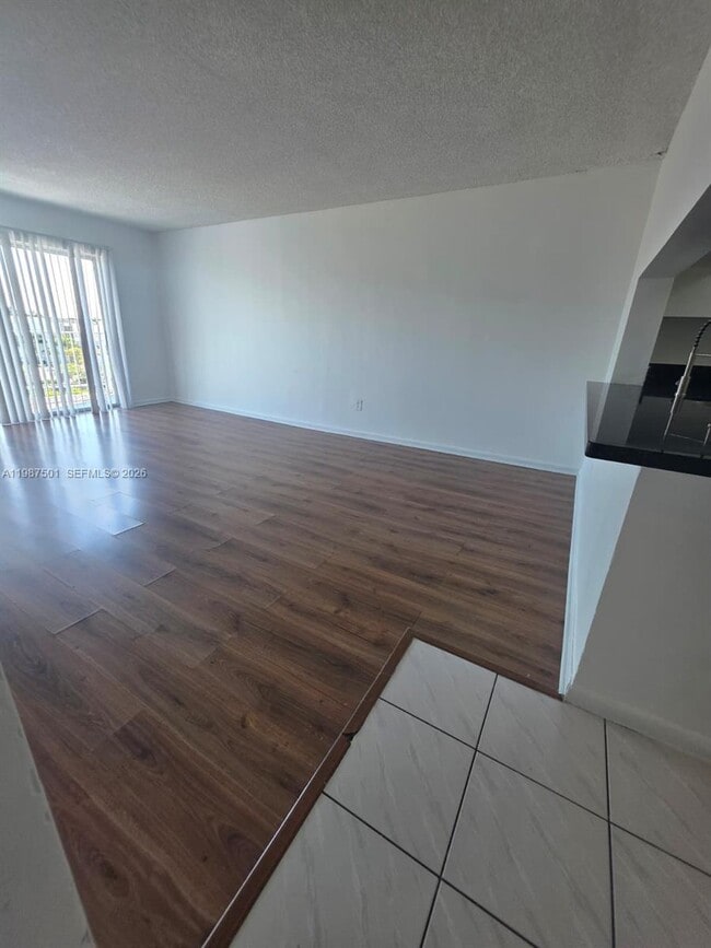 Foto del edificio - 494 NW 165th St