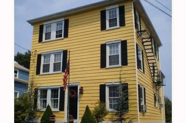 Foto del edificio - 12 Third School St