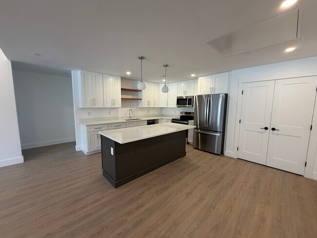 Building Photo - 1060 Main St