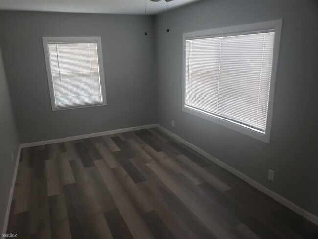 Building Photo - 2 br, 1 bath House - 505 W 10th St 505
