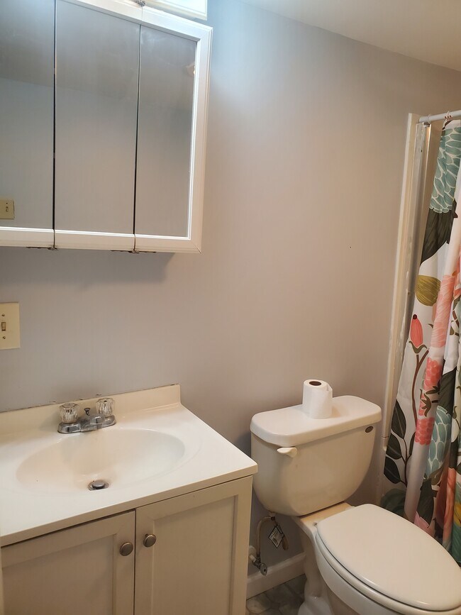 Baño - 9829 Liberty Rd