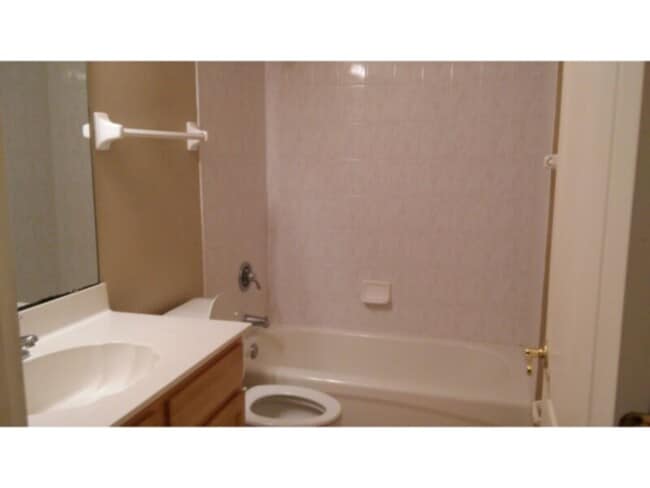 Building Photo - Move In Ready 3 Bedroom 2 Bath