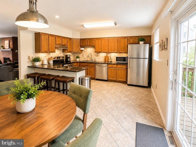 Building Photo - 618 Coates Ln