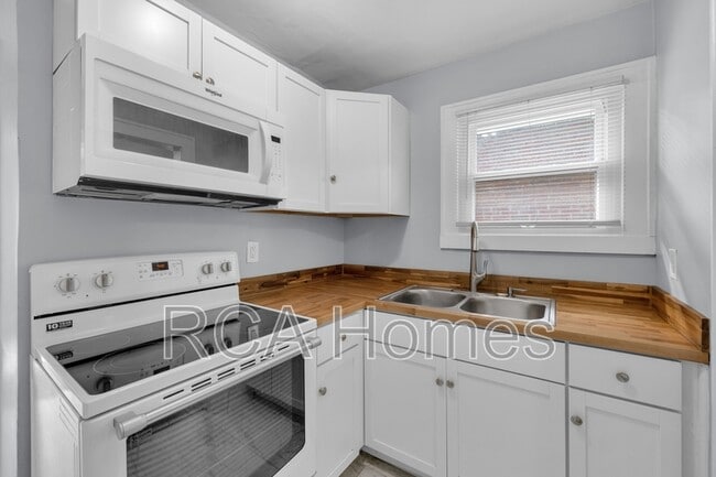 Building Photo - 2449 Wheeler St