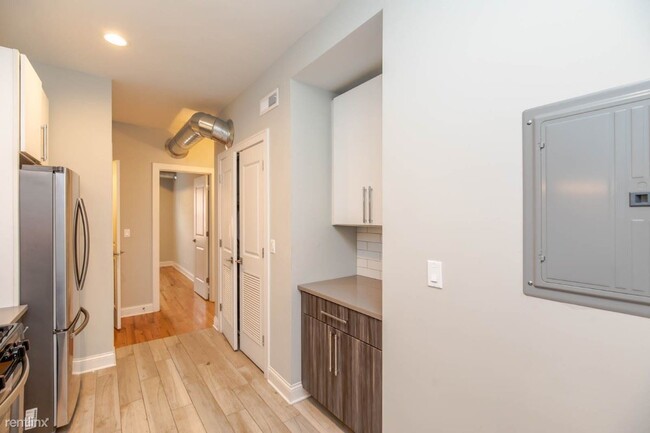 Building Photo - 2 br, 1 bath Apartment - 635 E 49th St # 641