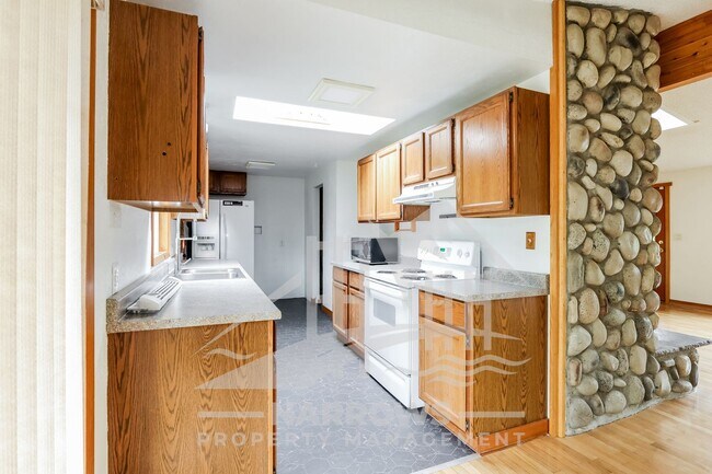 Building Photo - 28821 18th Ave S