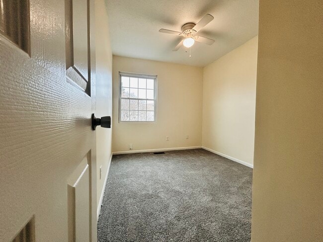 Dormitorio #1 - 718 Spence Cir