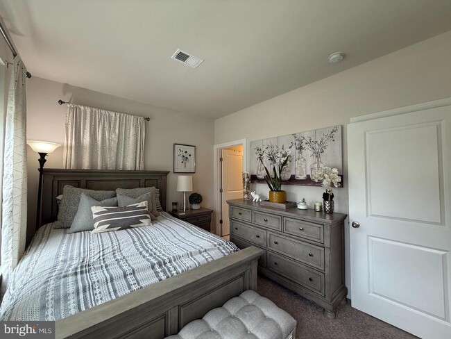 Foto del edificio - 1460 Meadowlark Glen Rd