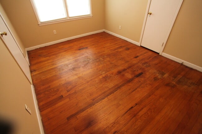 Building Photo - House For Rent Dean Road!