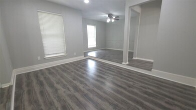 Building Photo - 1119 Montour Dr