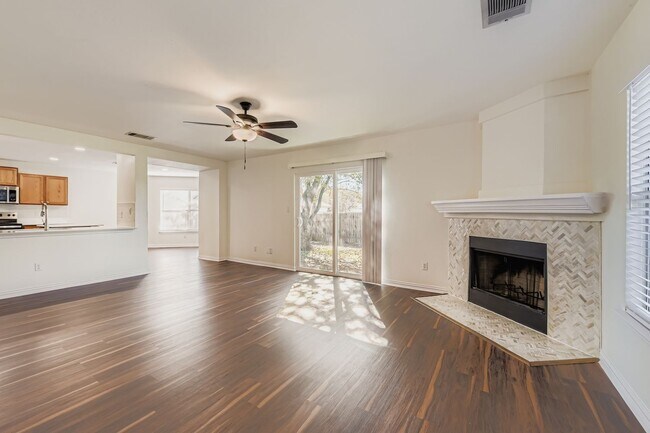 Foto del edificio - 8046 Thaxton Rd