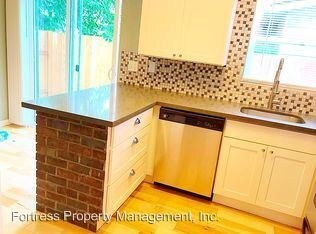 Foto del edificio - 8647-8647 SE Woodstock Blvd