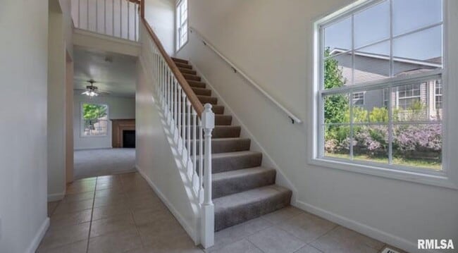 Building Photo - 1611 W Geneva Rd