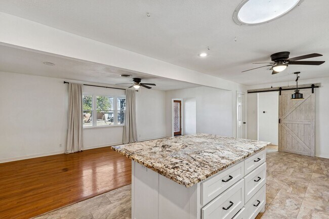 Foto del edificio - Charming 3-Bedroom, 2-Bath Home in an Established Haltom City Neighborhood