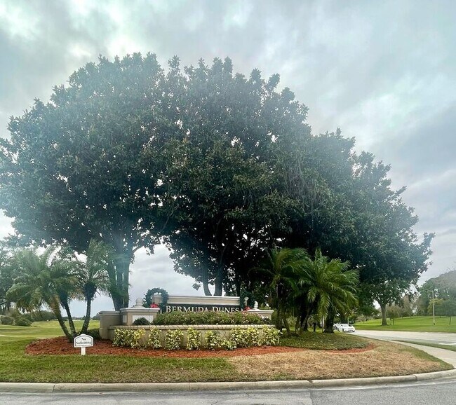 Foto del edificio - 7310 Westpointe Blvd