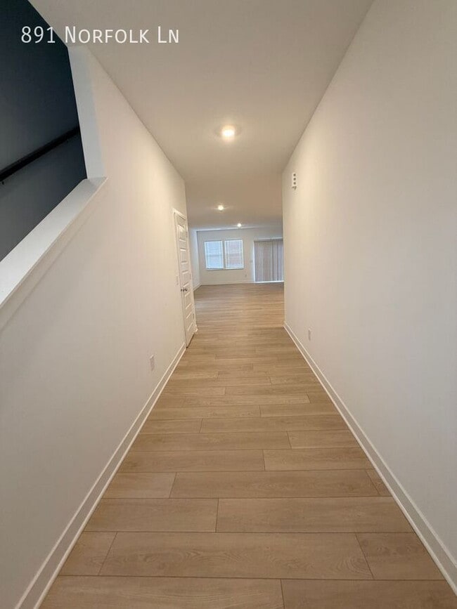 Foto del edificio - 891 Norfolk Ln