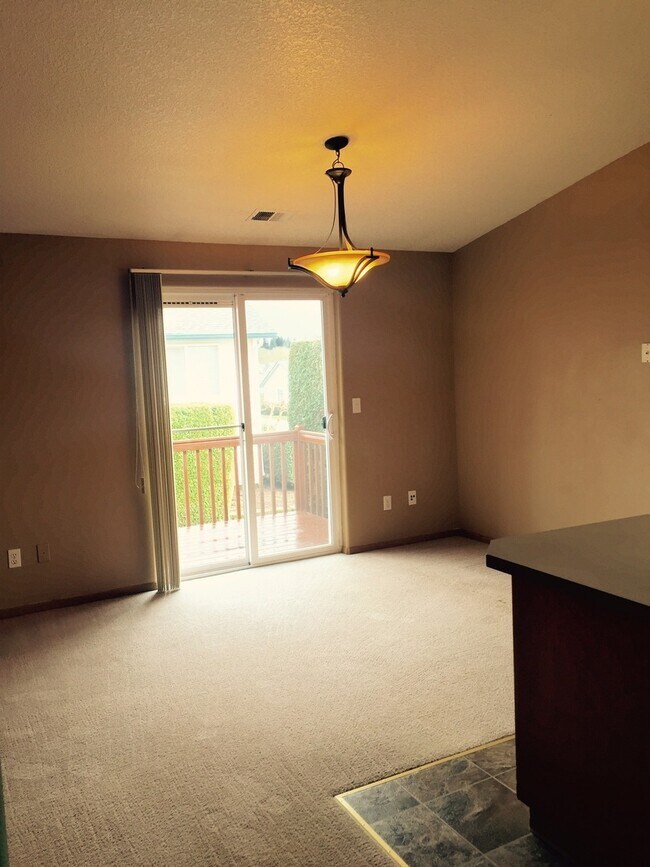 Foto del edificio - Fantastic 2BD 2BA Condo! This One Won’t Last!