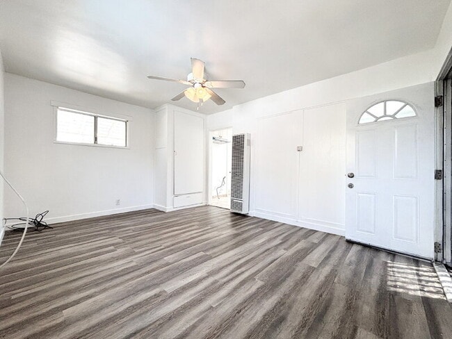 Building Photo - 910 N Herbert Ave
